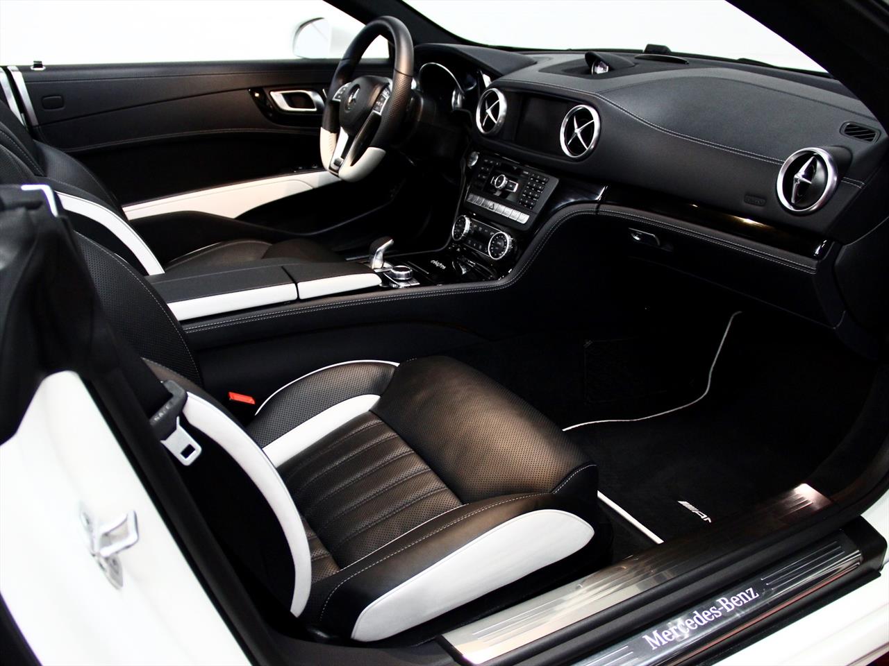 2015 Mercedes Benz SL 550 White Arrow Edition