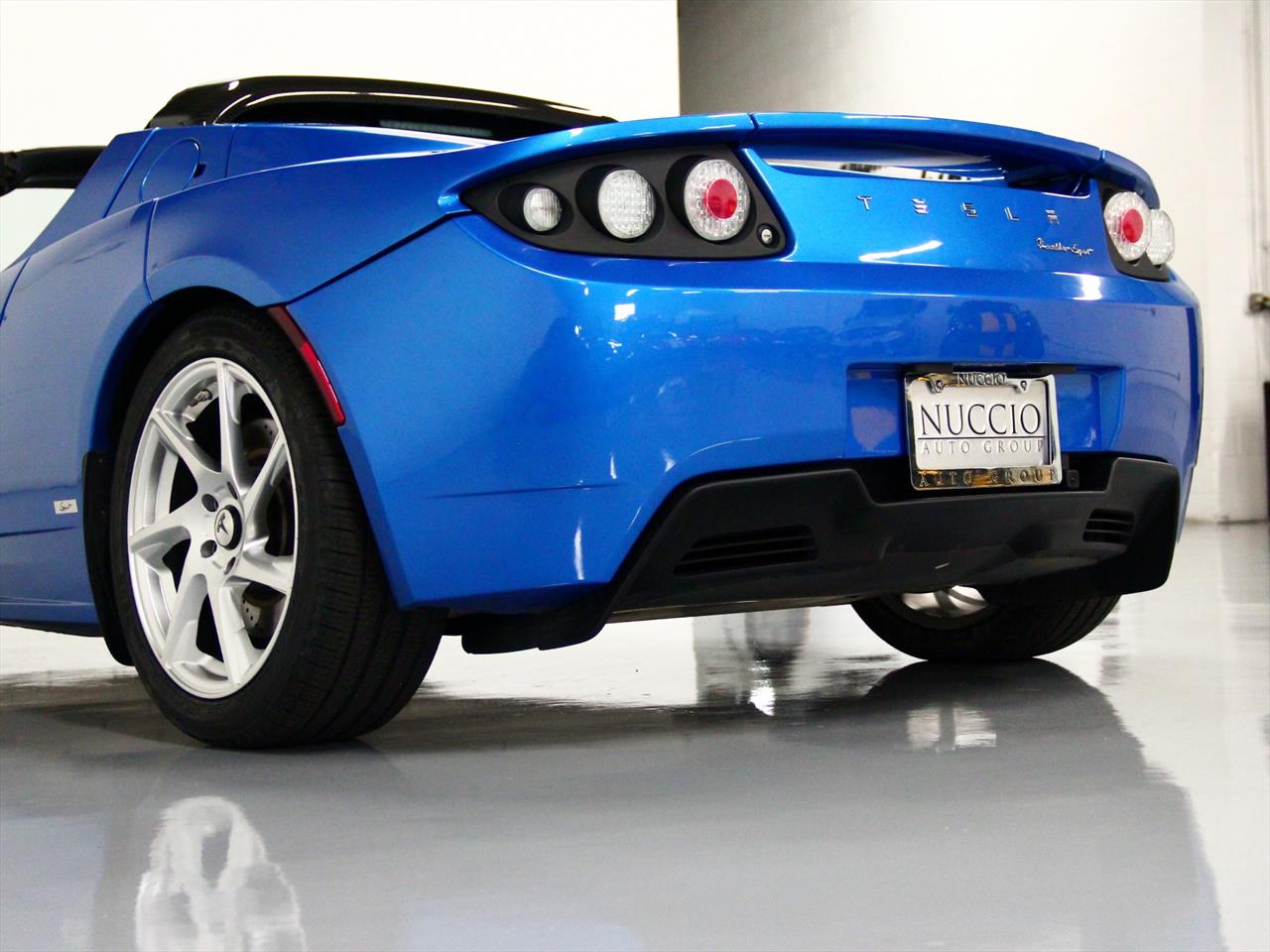 Tesla roadster sport 2011